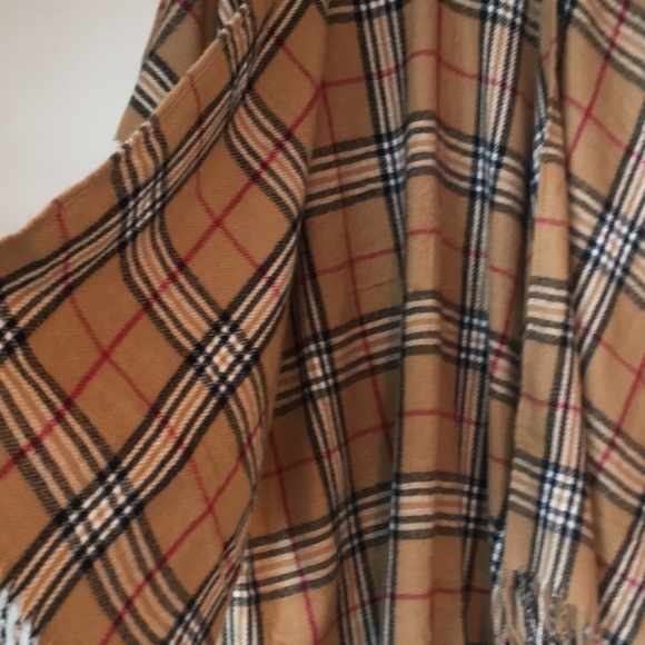 NWOT! Plaid sweater travel wrap/poncho cape. One size. 100% polyester. - Picture 2 of 5